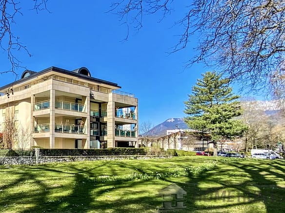 3 Bedroom Apartment in Annecy 5