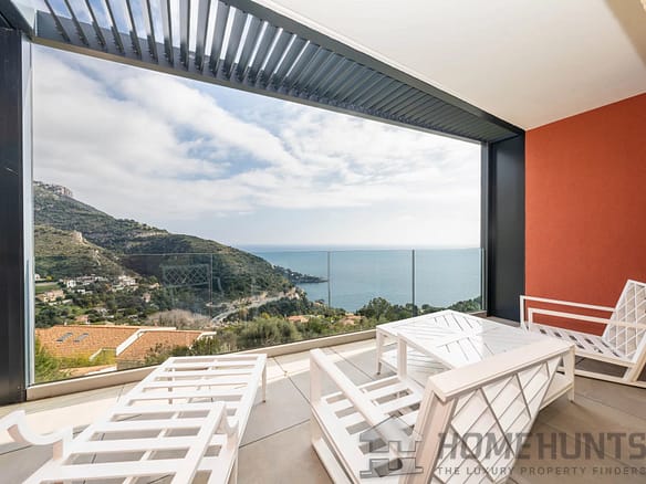 4 Bedroom Apartment in Eze 14
