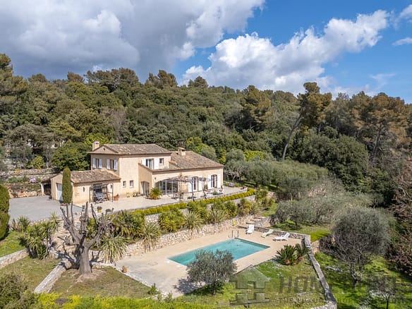 4 Bedroom Villa/House in Cabris 5