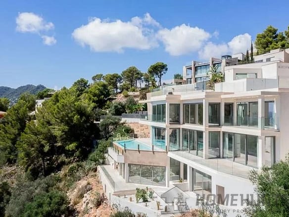 4 Bedroom Villa/House in Canyamel 4