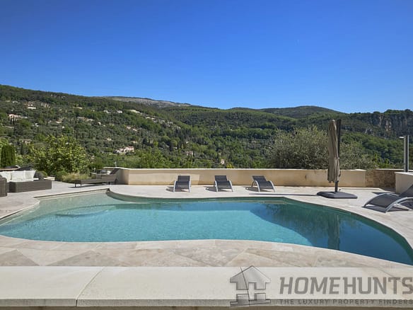 4 Bedroom Villa/House in Grasse 4