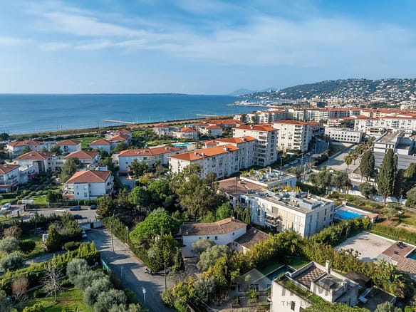 3 Bedroom Apartment in Juan Les Pins 28