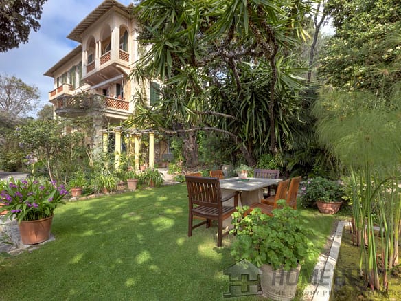 2 Bedroom Apartment in Menton 22