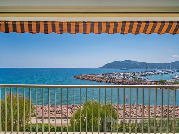 2 Bedroom Apartment in Mandelieu La Napoule 2