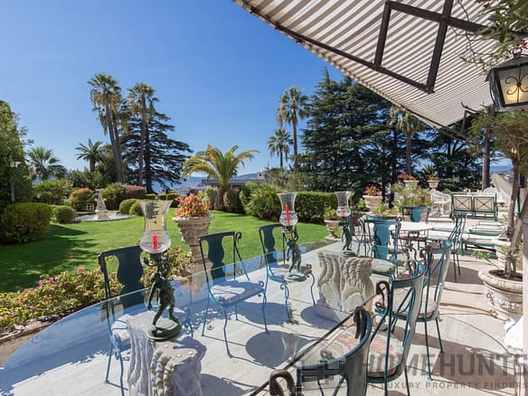 2 Bedroom Apartment in Cannes 16