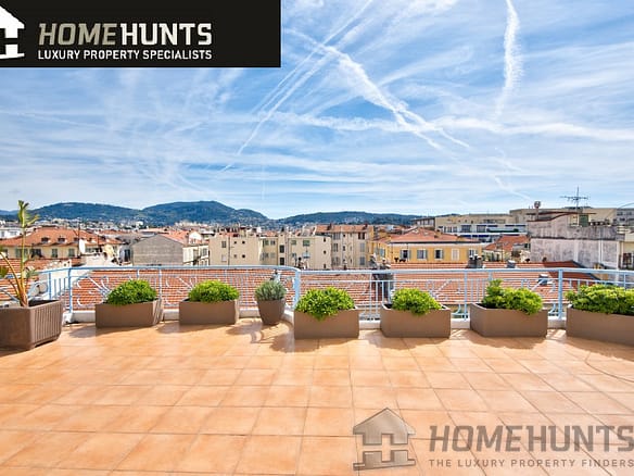 2 Bedroom Apartment in Nice 12