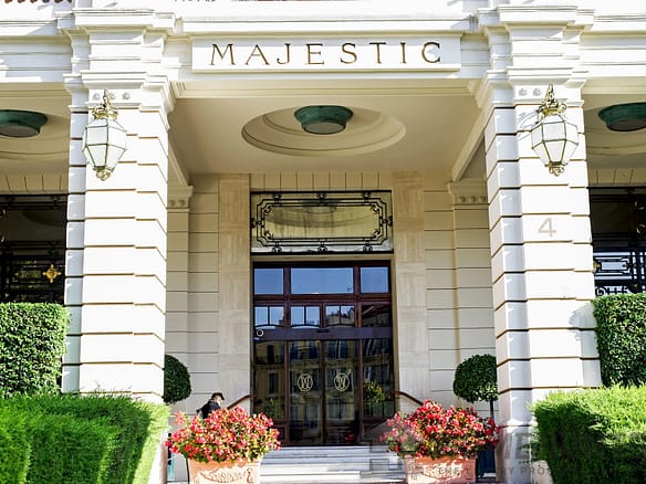 3 Bedroom Apartment in Nice 9