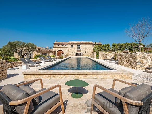 7 Bedroom Villa/House in Oppède 2