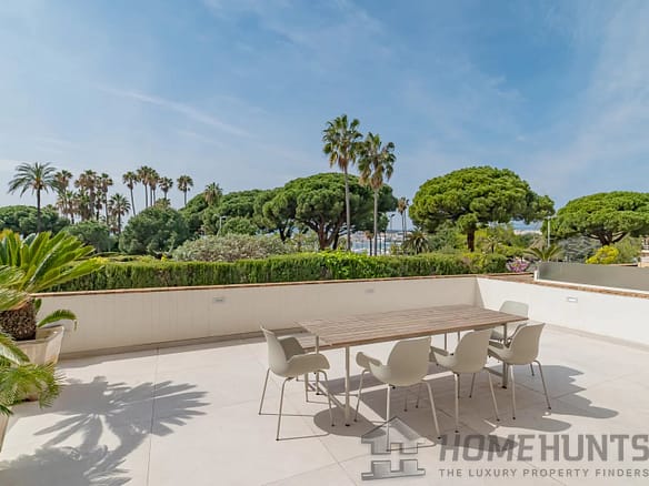 3 Bedroom Apartment in Cannes 8