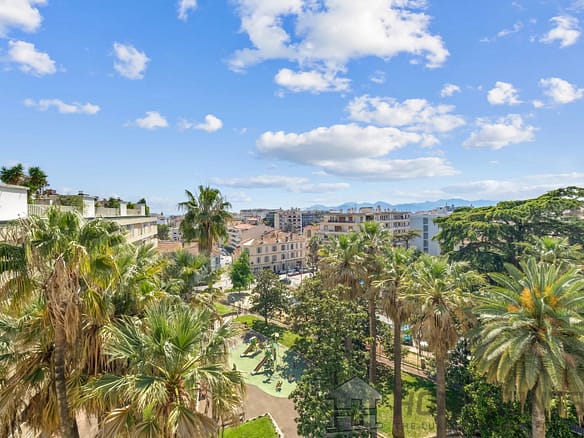 2 Bedroom Apartment in Cannes 2