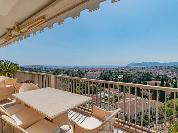3 Bedroom Apartment in Cannes 3