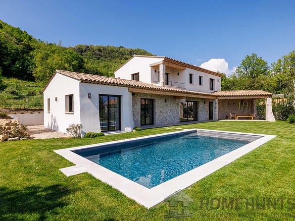4 Bedroom Villa/House in Tourrettes Sur Loup 8