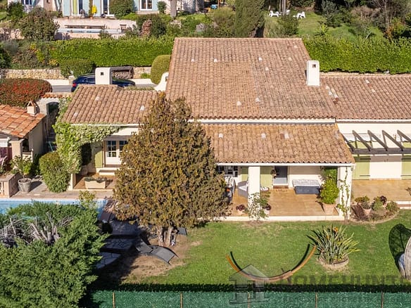 Villa/House For Sale in Grasse 3