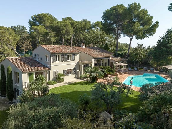 4 Bedroom Villa/House in Mougins 3