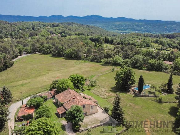 6 Bedroom Villa/House in Tourrettes 6