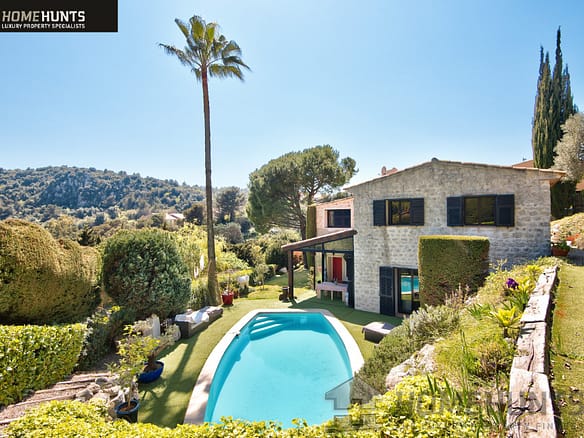 4 Bedroom Villa/House in Eze 3