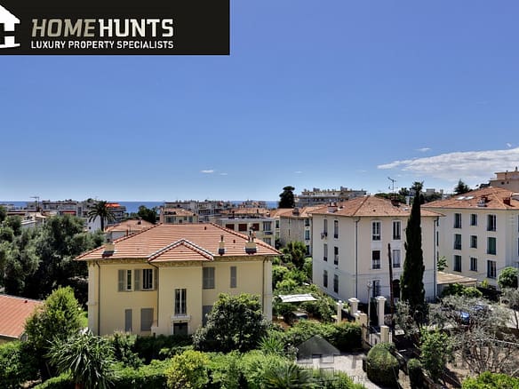 2 Bedroom Apartment in Nice - Mont Boron 3