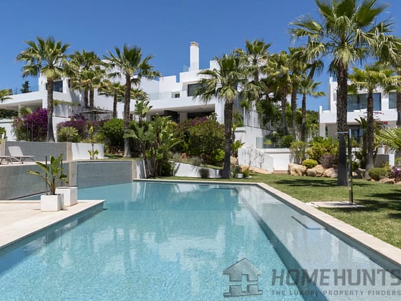 5 Bedroom Villa/House in Cala Llenya 2