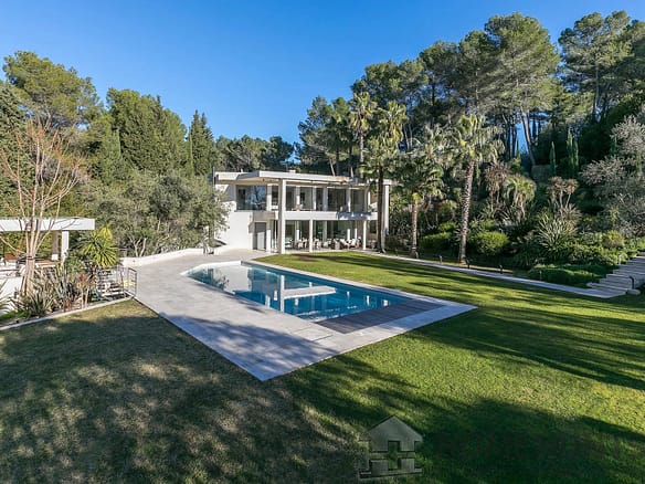 10 Bedroom Villa/House in Mougins 34