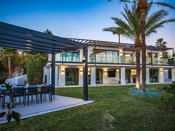 5 Bedroom Villa/House in The Golden Mile 4