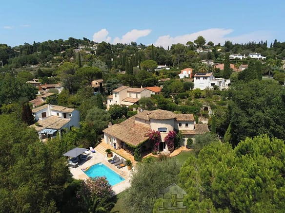4 Bedroom Villa/House in Mougins 10