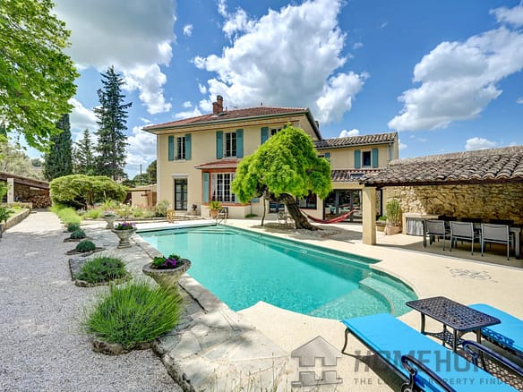 6 Bedroom Villa/House in Aix En Provence 10