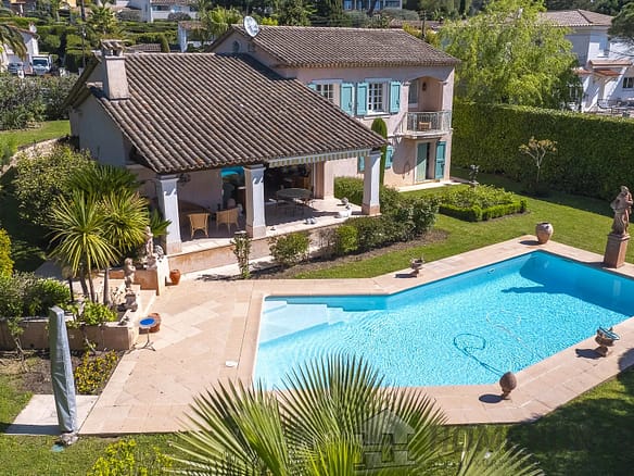 4 Bedroom Villa/House in Mougins 30