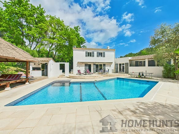6 Bedroom Villa/House in Roquefort Les Pins 28