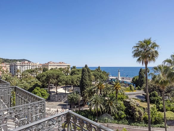 2 Bedroom Apartment in Nice 3