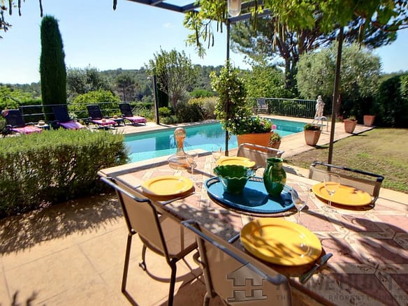 4 Bedroom Villa/House in Valbonne 28