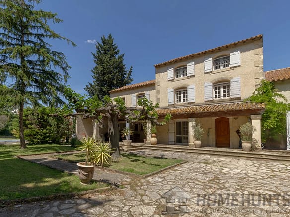 6 Bedroom Villa/House in Arles 4