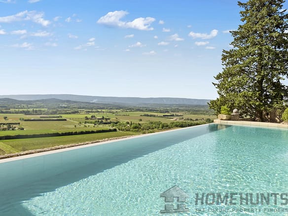 8 Bedroom Villa/House in Joucas 2