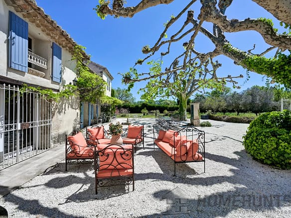 11 Bedroom Villa/House in Mallemort 12