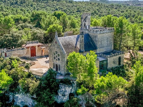 6 Bedroom Castle/Estates in Aix En Provence 5