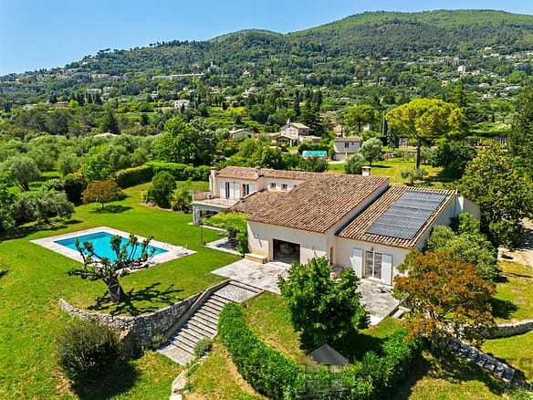 5 Bedroom Villa/House in Grasse 3