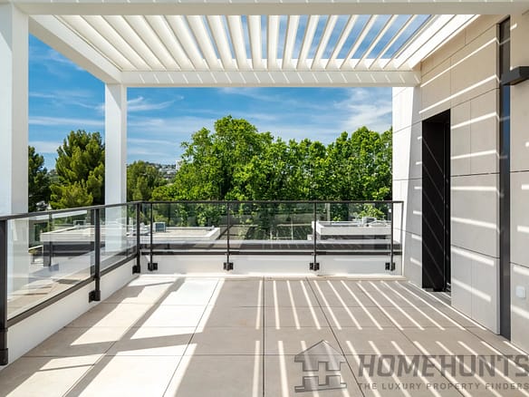 3 Bedroom Apartment in Marseille 3