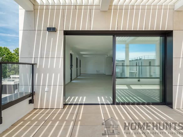 4 Bedroom Apartment in Marseille 5