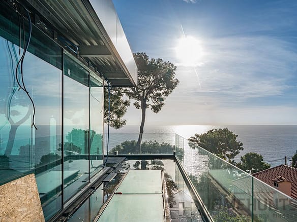 4 Bedroom Villa/House in Eze 3