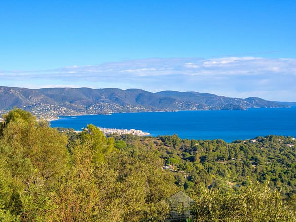2 Bedroom Villa/House in Bormes Les Mimosas 14