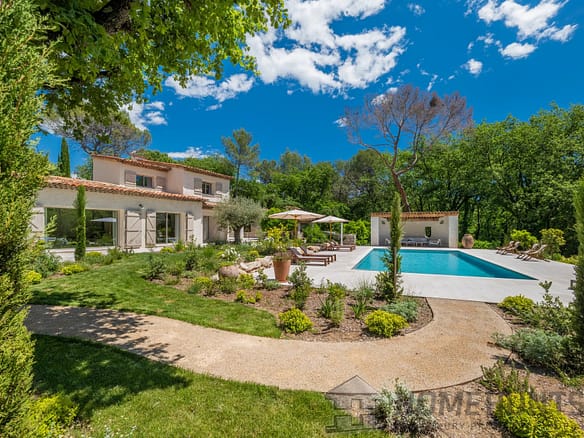 5 Bedroom Villa/House in Roquefort Les Pins 5