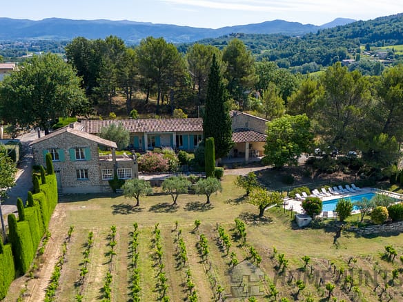 8 Bedroom Villa/House in Vaison La Romaine 32