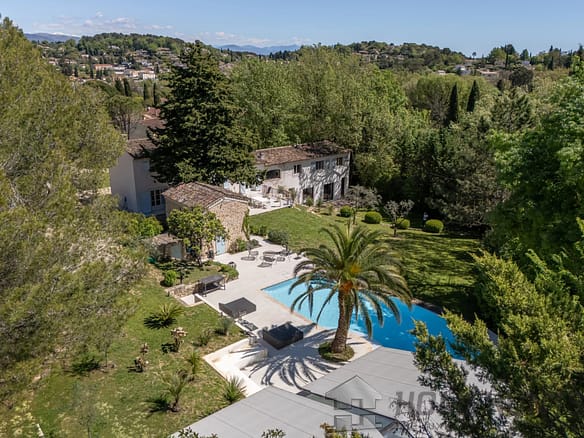 6 Bedroom Villa/House in Valbonne 18