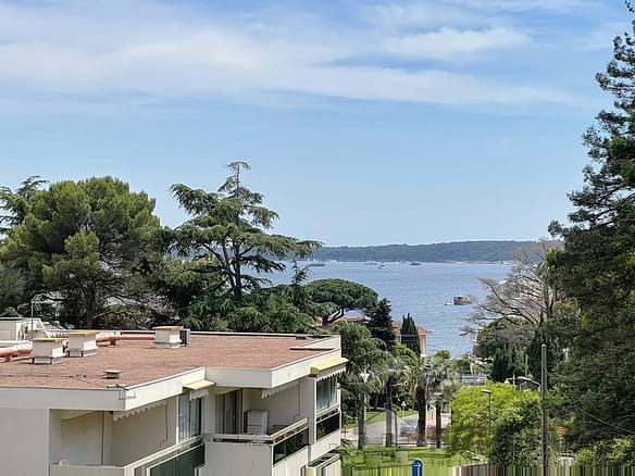 4 Bedroom Apartment in Cannes 4