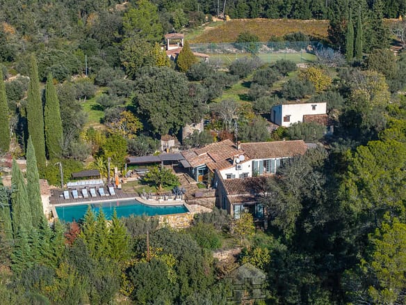 10 Bedroom Villa/House in Entrecasteaux 3