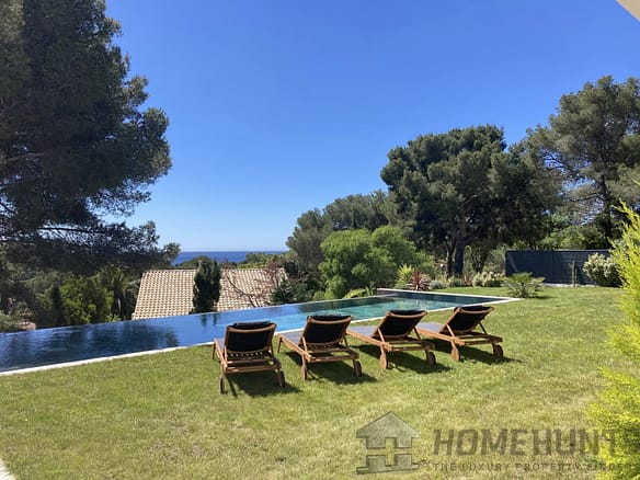 6 Bedroom Villa/House in La Croix Valmer 24