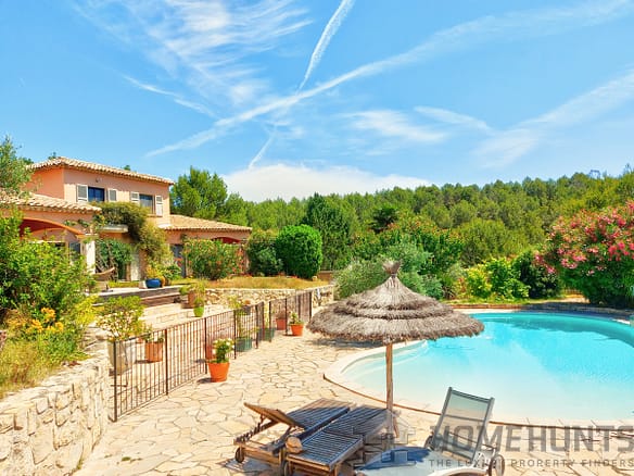 6 Bedroom Villa/House in Aix En Provence 3