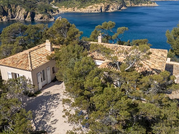 6 Bedroom Villa/House in Bormes Les Mimosas 8