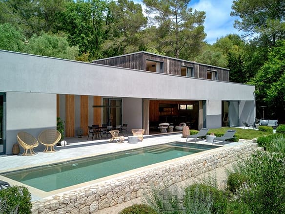4 Bedroom Villa/House in Valbonne 3