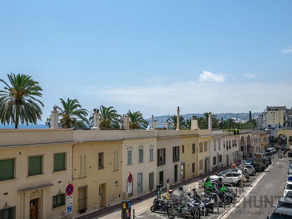3 Bedroom Apartment in Nice 36