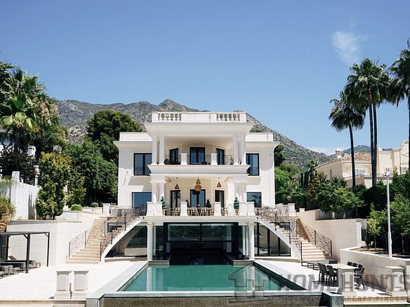 8 Bedroom Villa/House in Sierra Blanca 18